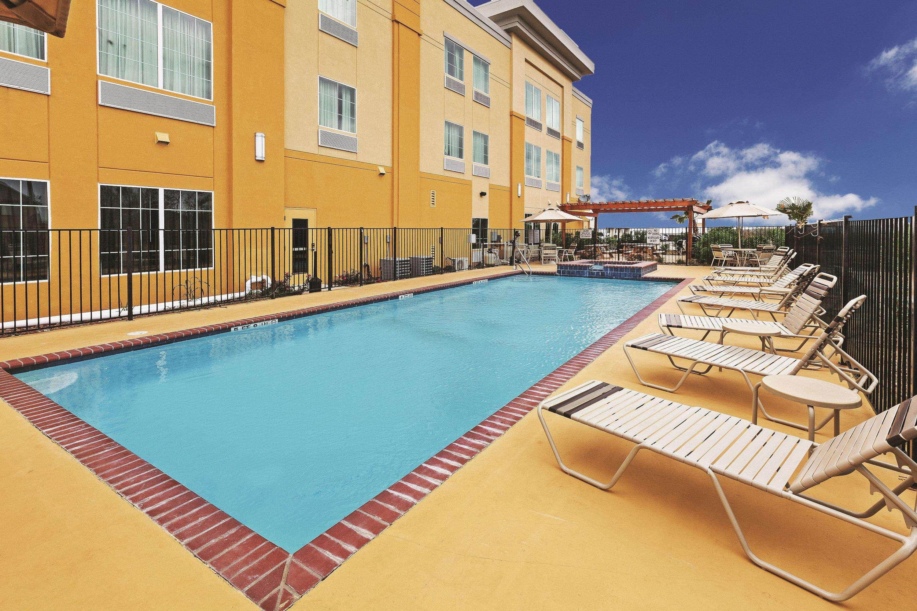 Hotel La Quinta By Wyndham Jourdanton - Pleasanton Exterior foto
